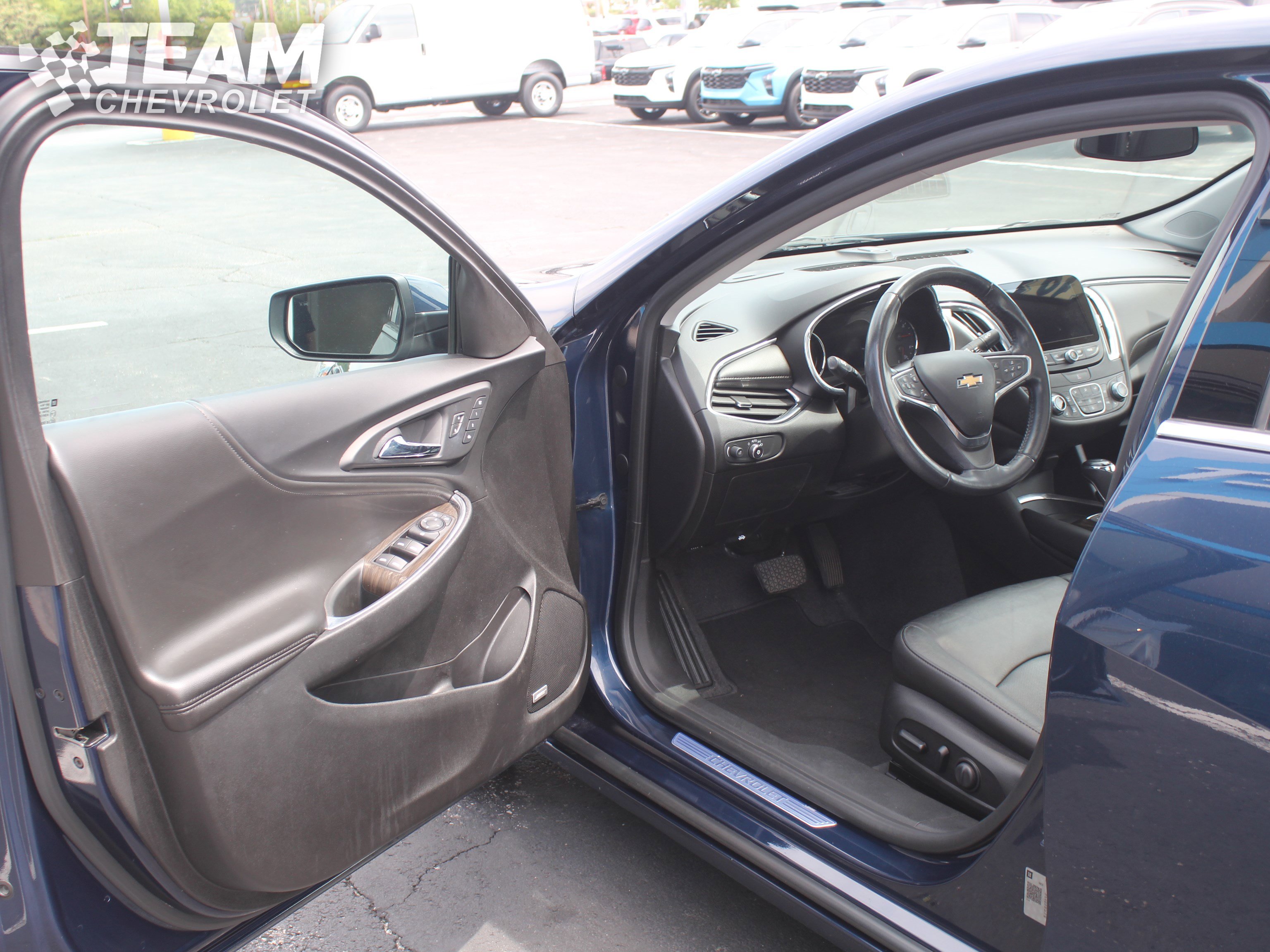 Used 2019 Chevrolet Malibu Premier w/ Sun and Wheel Package FWD image 10