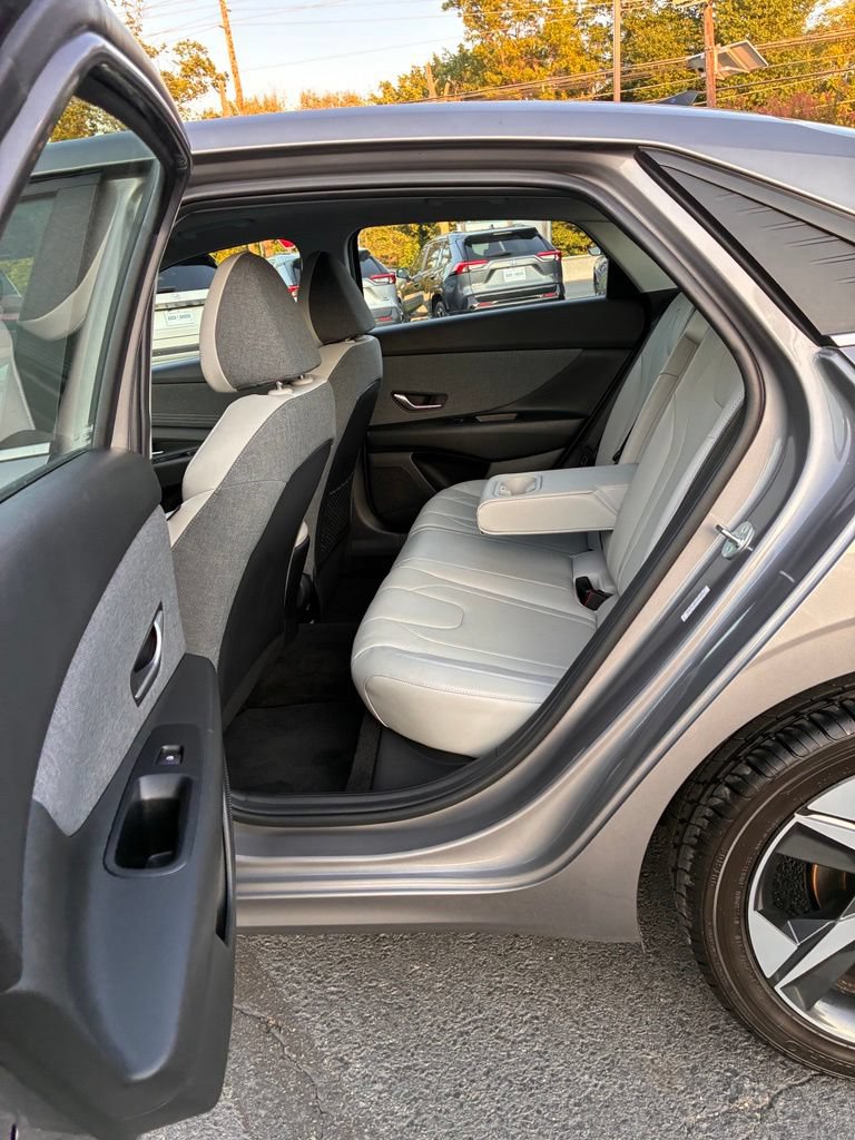 Used 2023 Hyundai Elantra Limited FWD image 20