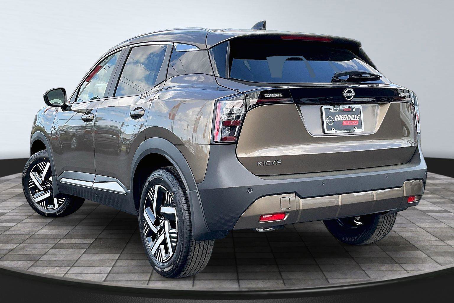 New 2026 Nissan Kicks SV FWD image 4
