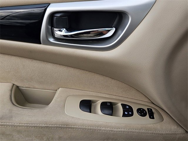 Used 2013 Nissan Pathfinder S image 30