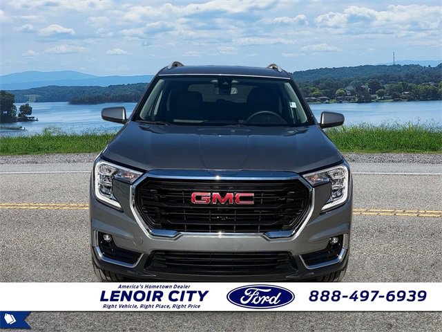 Used 2024 GMC Terrain SLT image 2