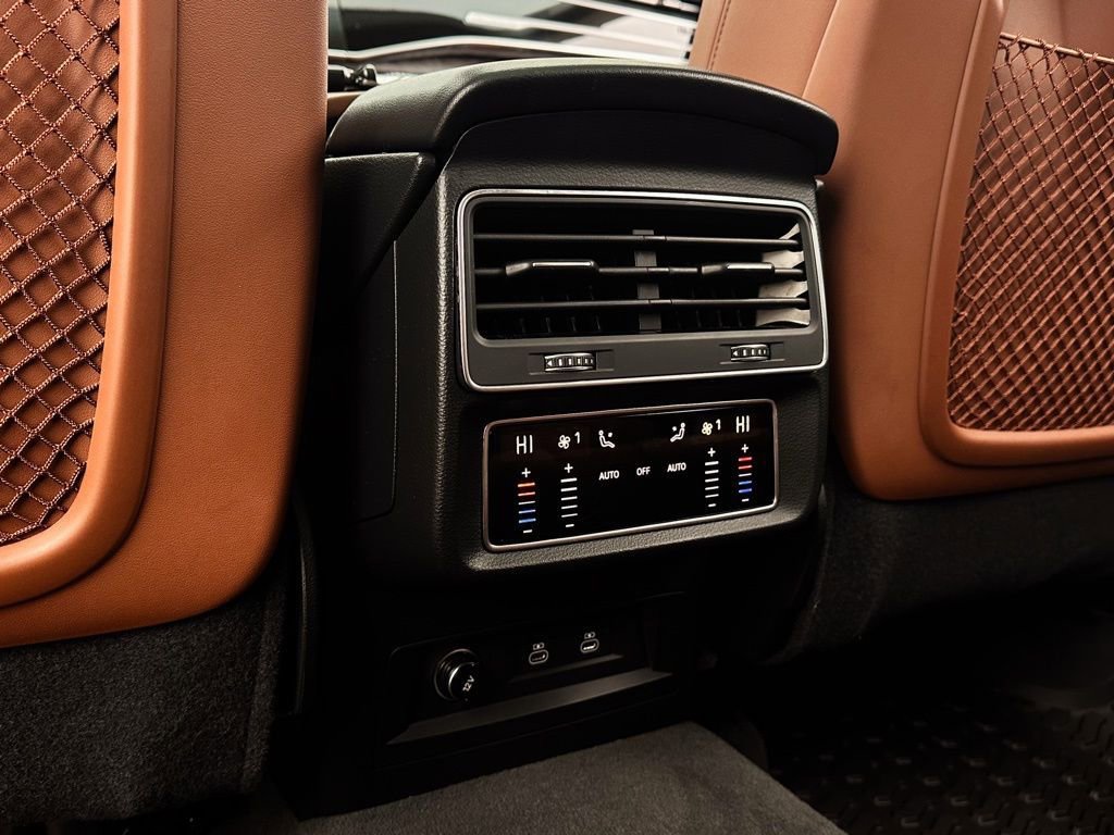 Used 2022 Audi Q8 Premium Plus image 22