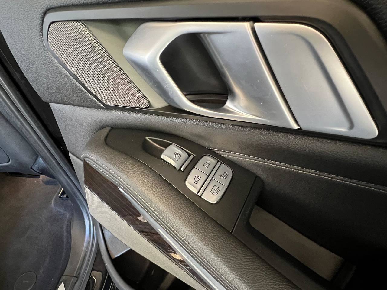 Used 2020 BMW X7 M50i w/ Executive Package image 30