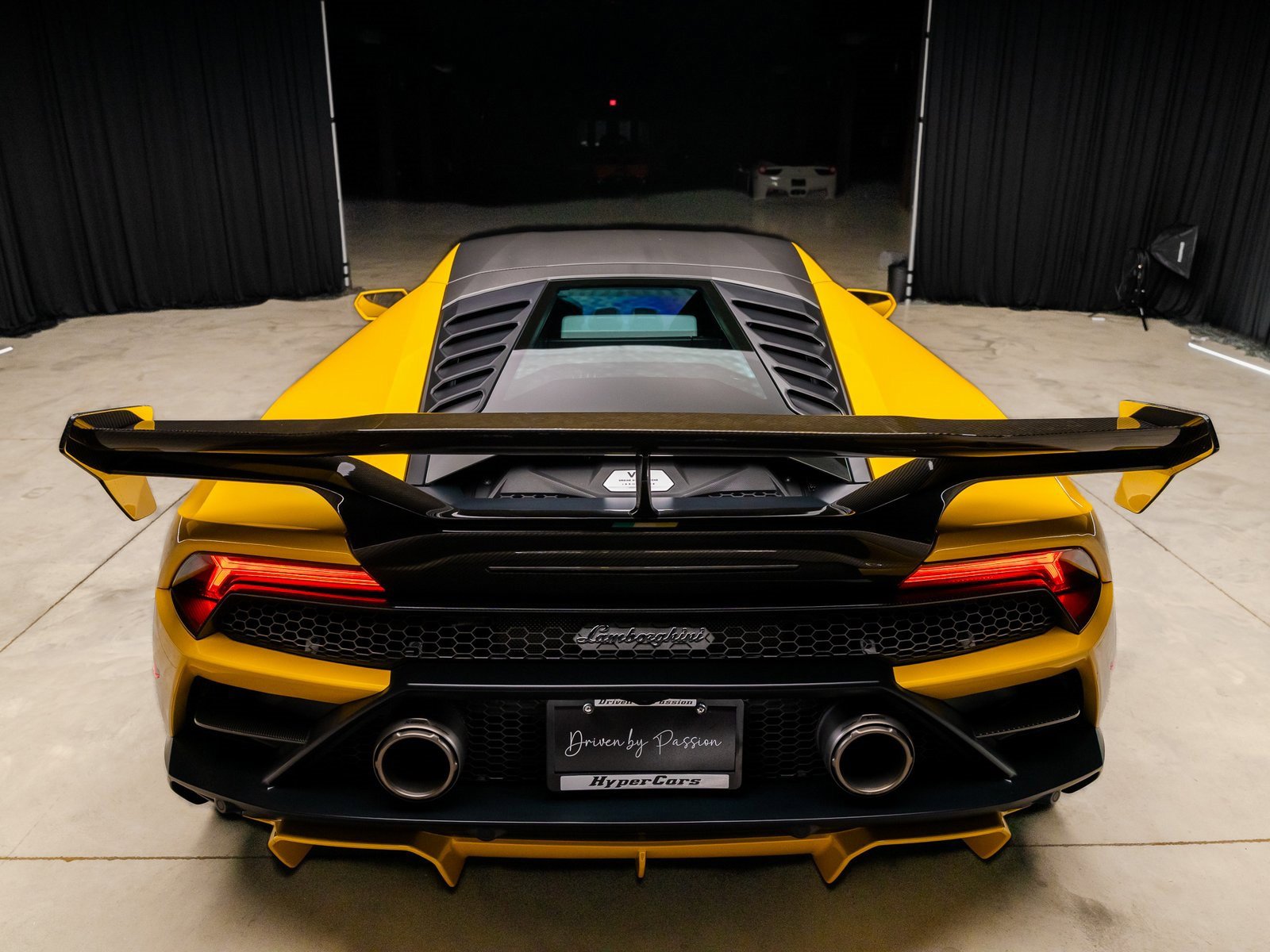 Used 2022 Lamborghini Huracan EVO image 37