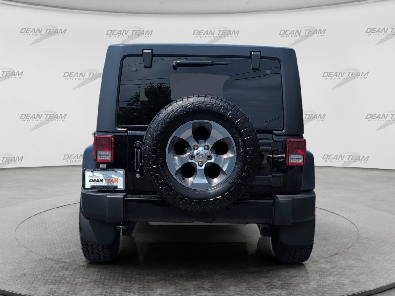 Used 2017 Jeep Wrangler Unlimited Sahara w/ Connectivity Group AWD/4WD image 6