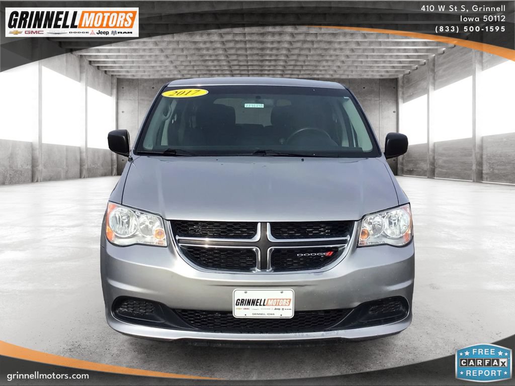 Used 2017 Dodge Grand Caravan SE FWD image 2