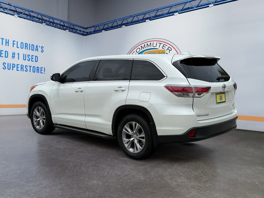 Used 2014 Toyota Highlander Plus FWD image 3