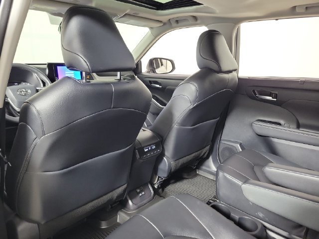 Certified 2026 Toyota Highlander XLE AWD/4WD image 11