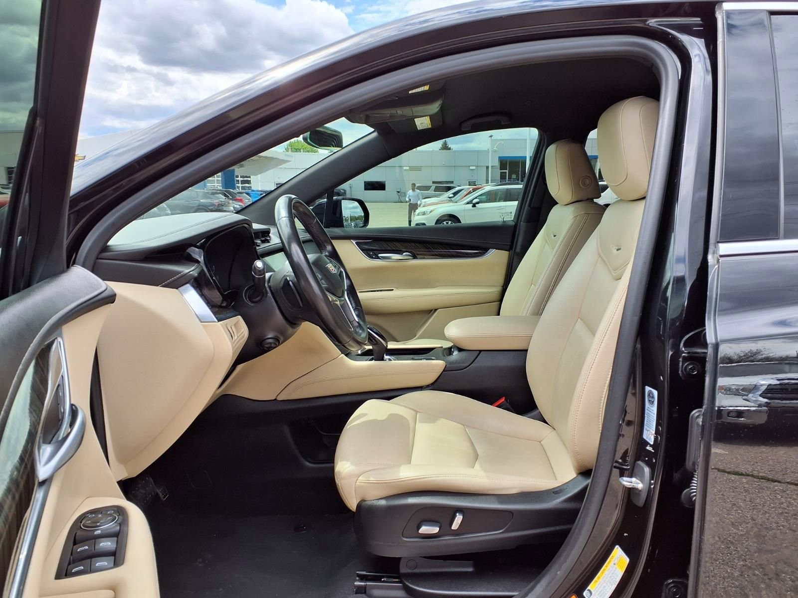 Used 2019 Cadillac XT5 FWD image 17