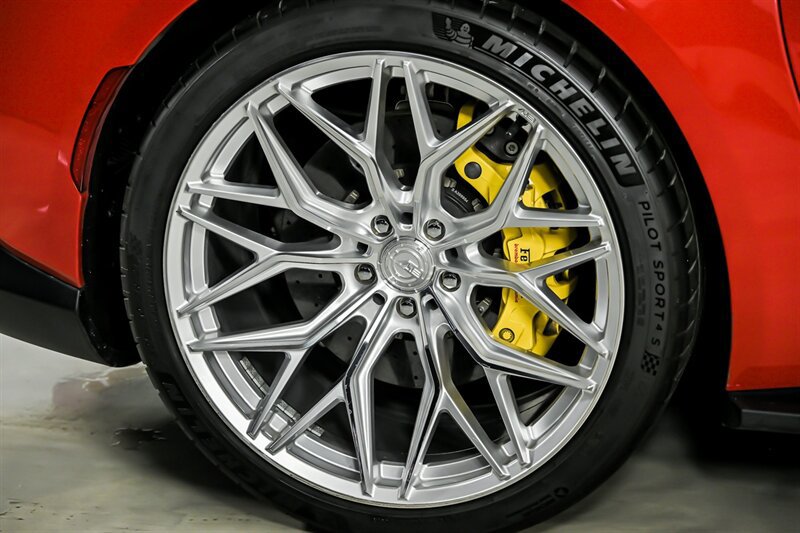 Used 2019 Ferrari 812 Superfast RWD image 11