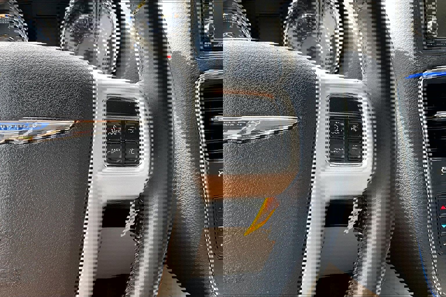 Used 2014 Chrysler Town & Country Touring image 12