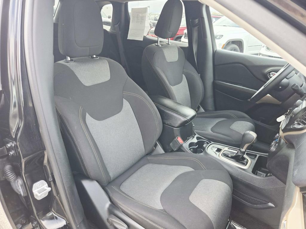 Used 2018 Jeep Cherokee Latitude image 15