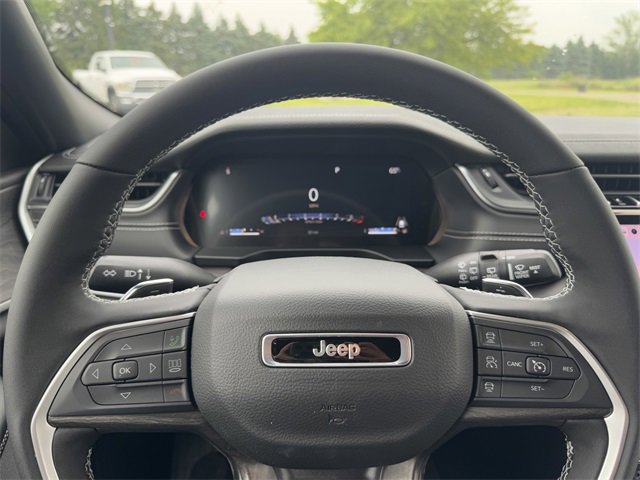 New 2025 Jeep Grand Cherokee Limited image 25