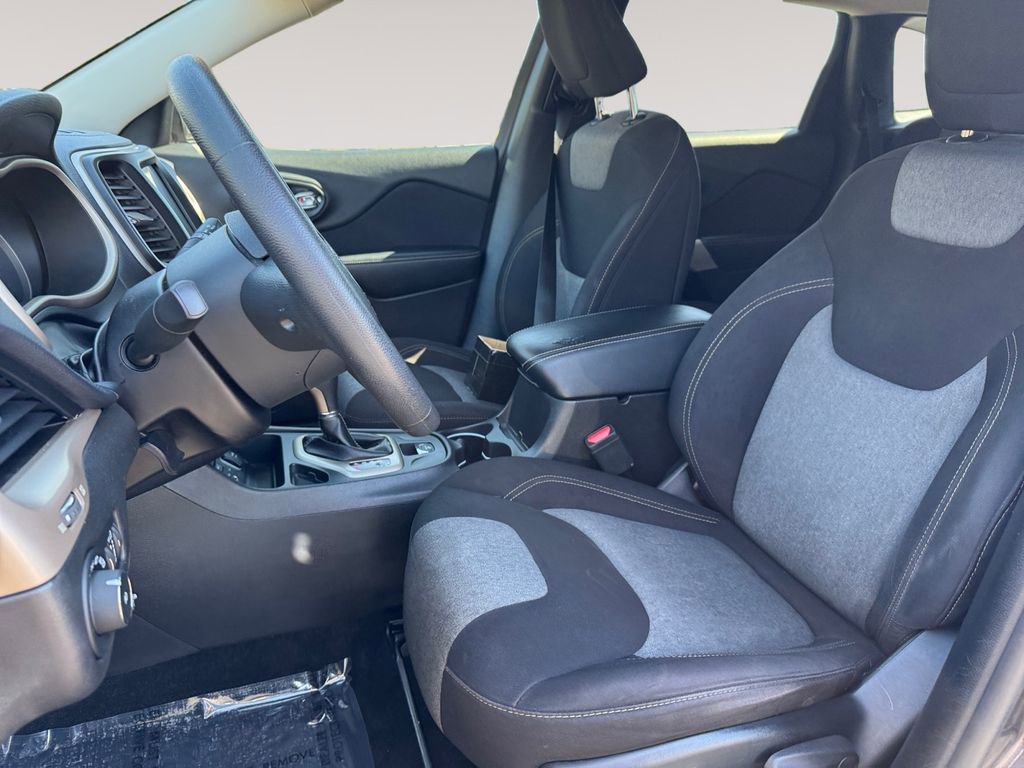 Used 2018 Jeep Cherokee Latitude image 9