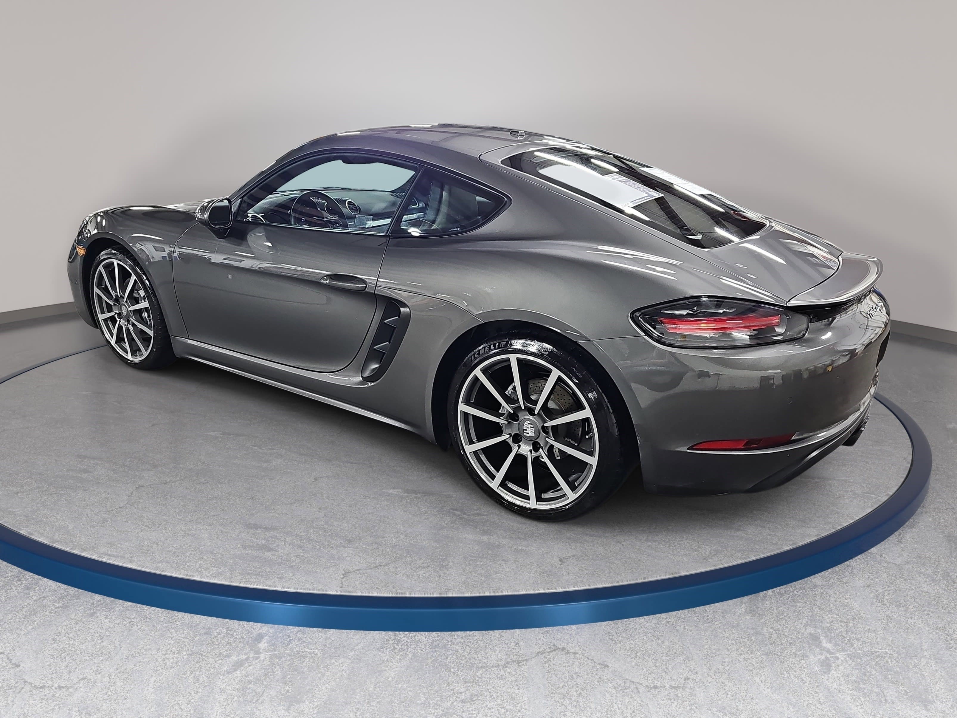 Used 2021 Porsche 718 Cayman RWD image 7