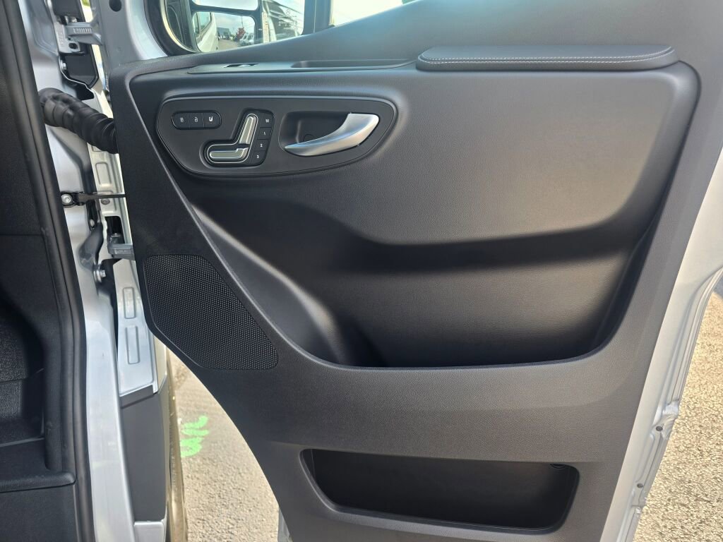 New 2025 Mercedes-Benz Sprinter 2500 image 19