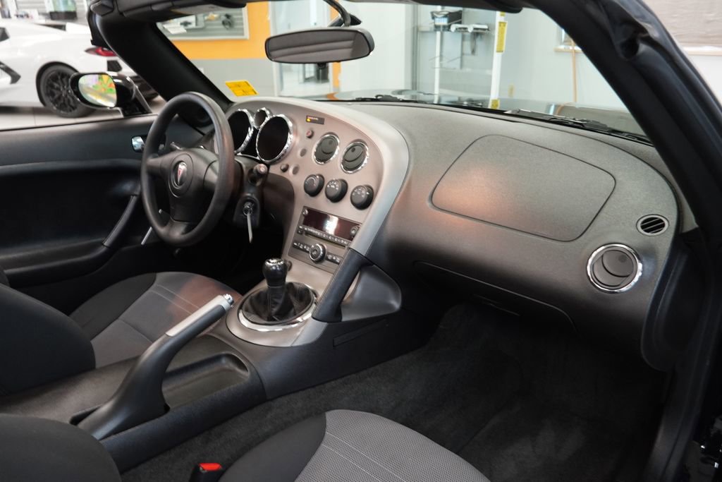 Used 2007 Pontiac Solstice Convertible RWD image 24