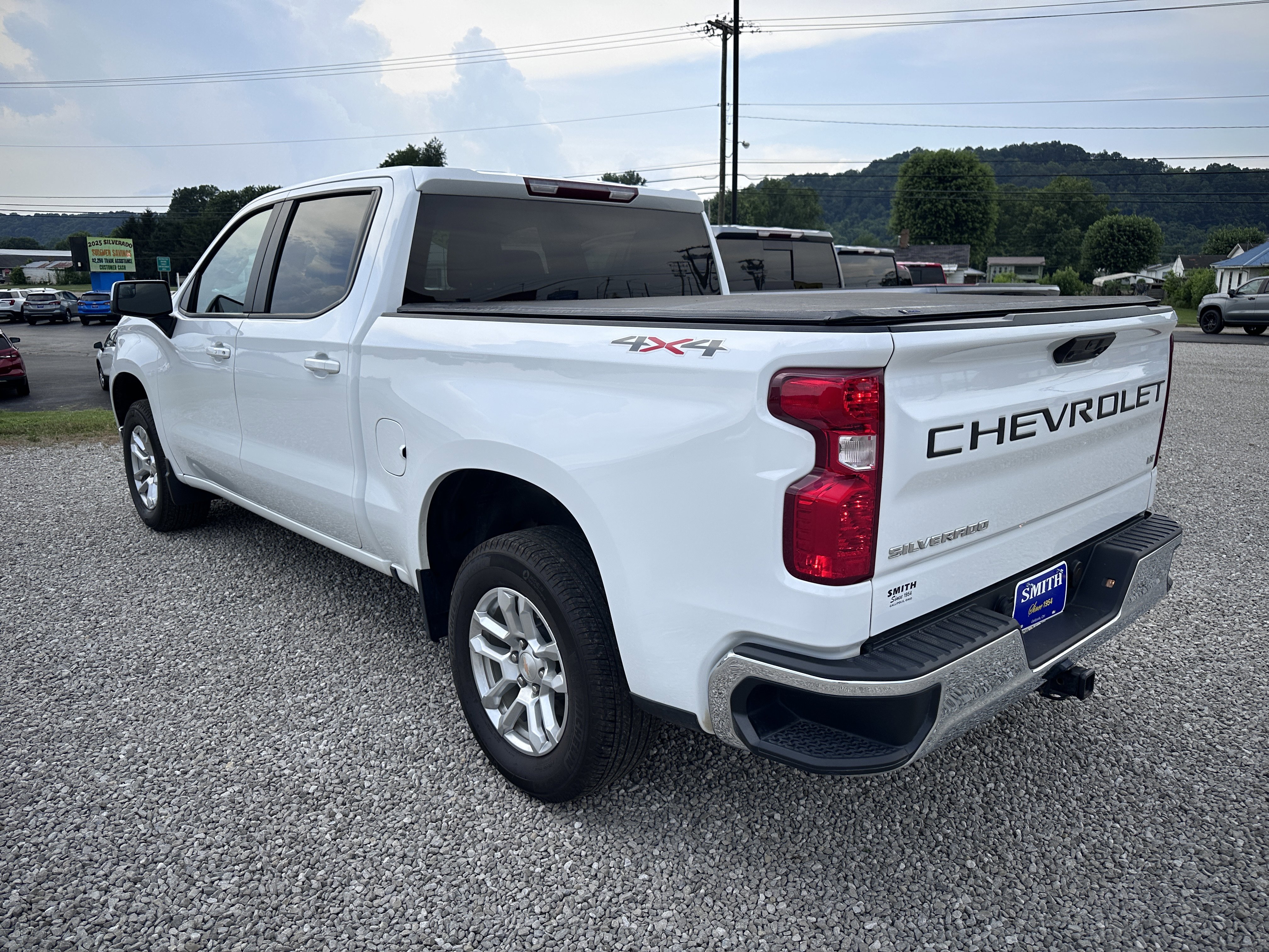 Used 2023 Chevrolet Silverado 1500 LT AWD/4WD image 4
