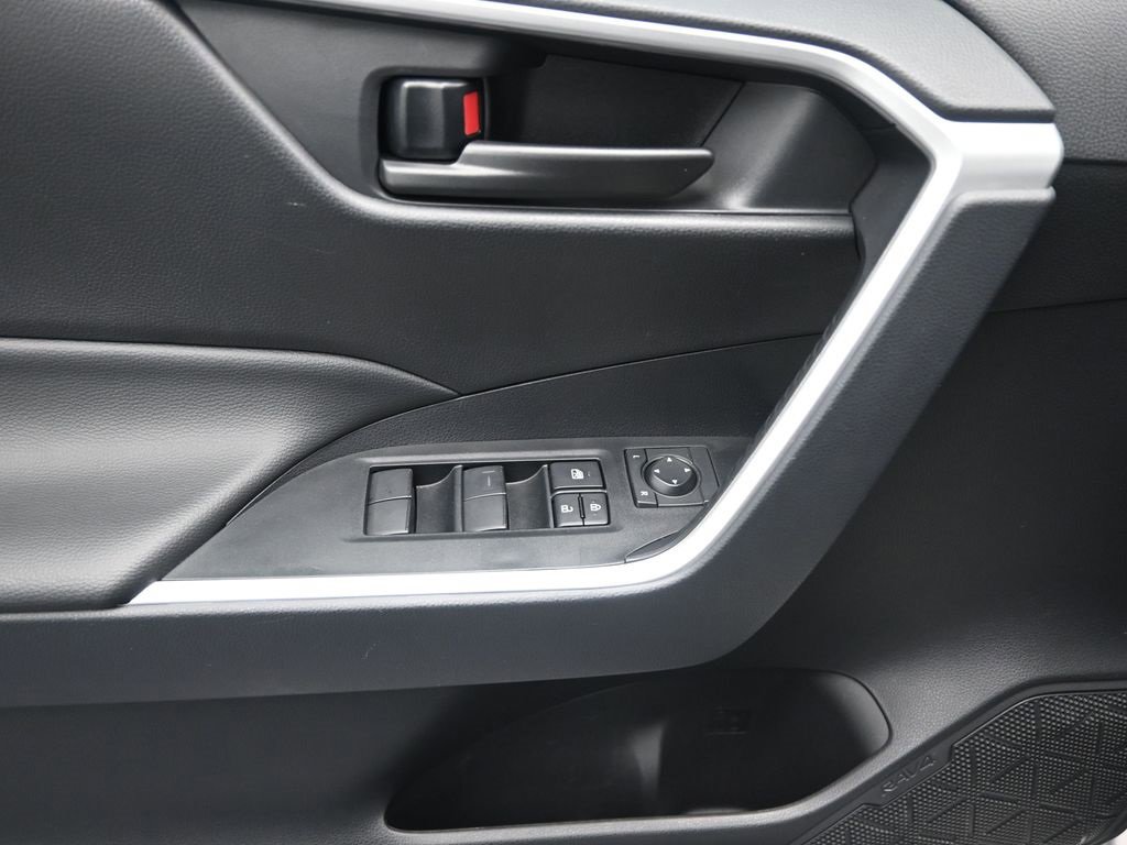 Used 2025 Toyota RAV4 LE image 20