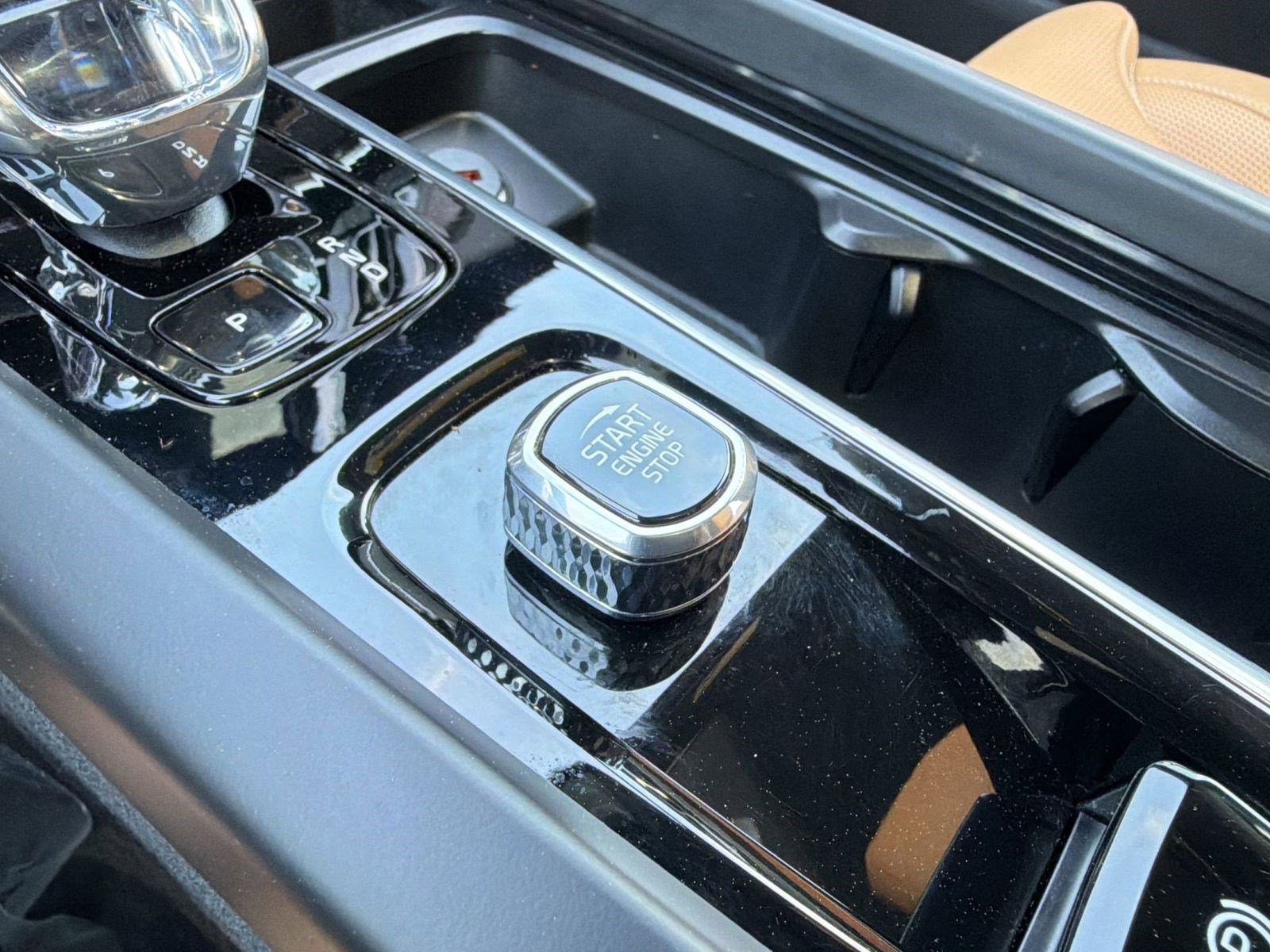 Used 2025 Volvo XC60 B5 Ultra w/ Protection Package Premier image 25