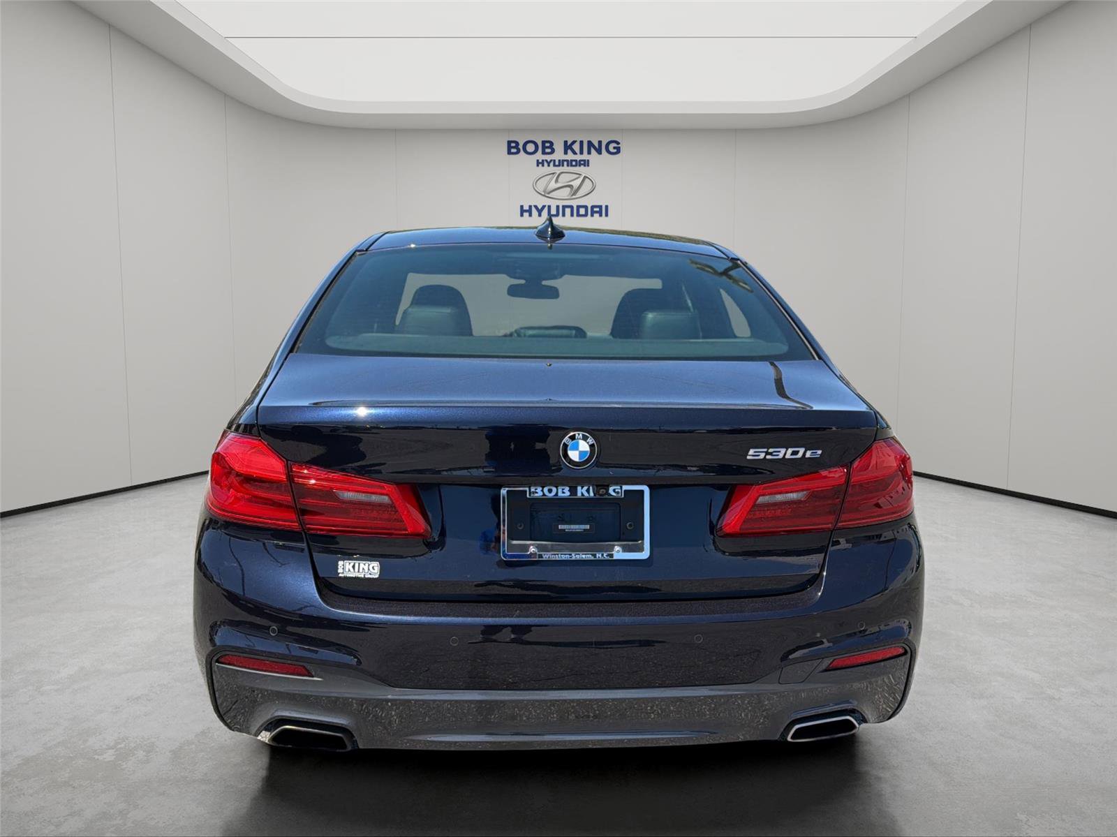 Used 2018 BMW 530e xDrive w/ M Sport Package 2 AWD/4WD image 4