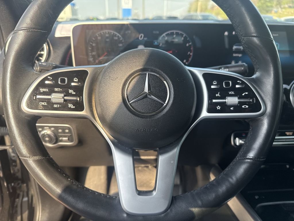 Used 2020 Mercedes-Benz GLB 250 4MATIC w/ Premium Package image 16