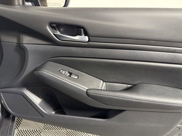 Used 2025 Nissan Altima 2.5 SV image 23