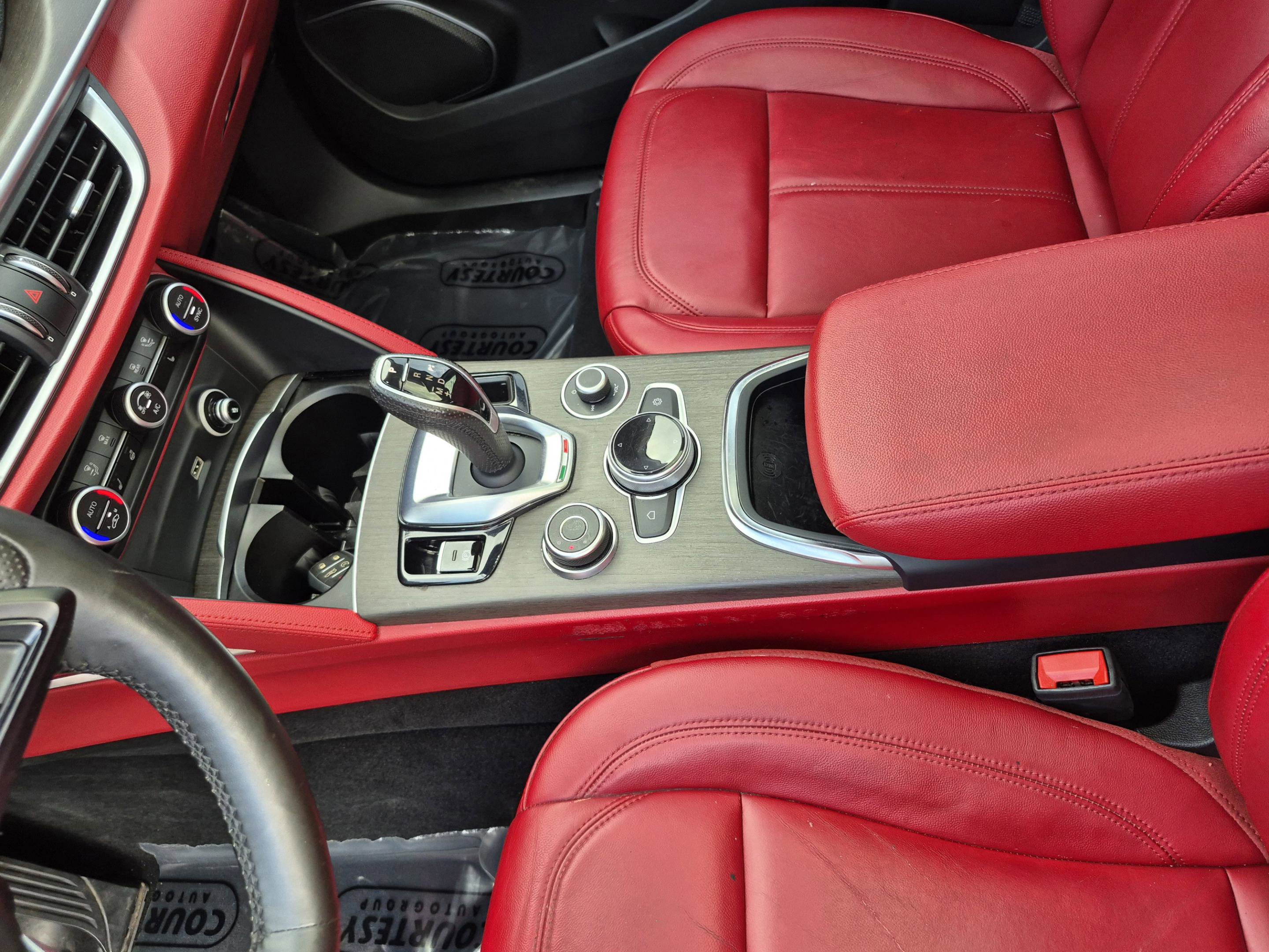 Used 2020 Alfa Romeo Stelvio Ti w/ Nero Edizione AWD/4WD image 23