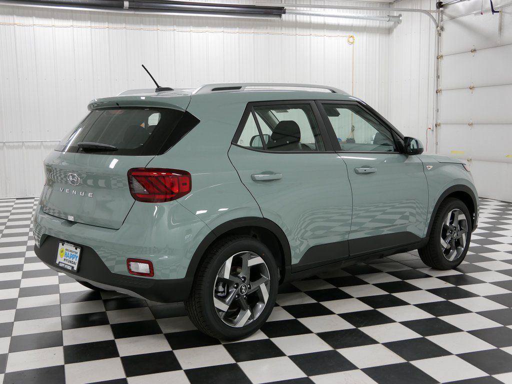Used 2025 Hyundai Venue SEL FWD image 2