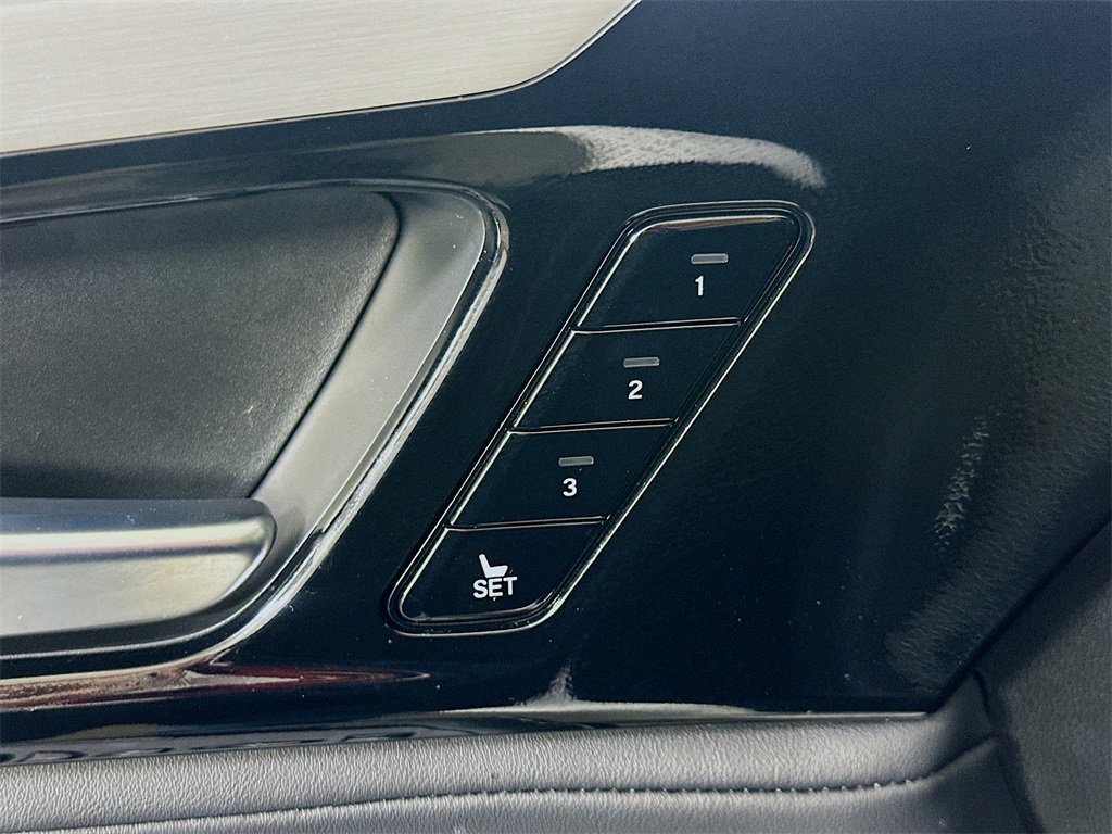 Used 2023 Acura MDX SH-AWD w/ Technology Package image 22