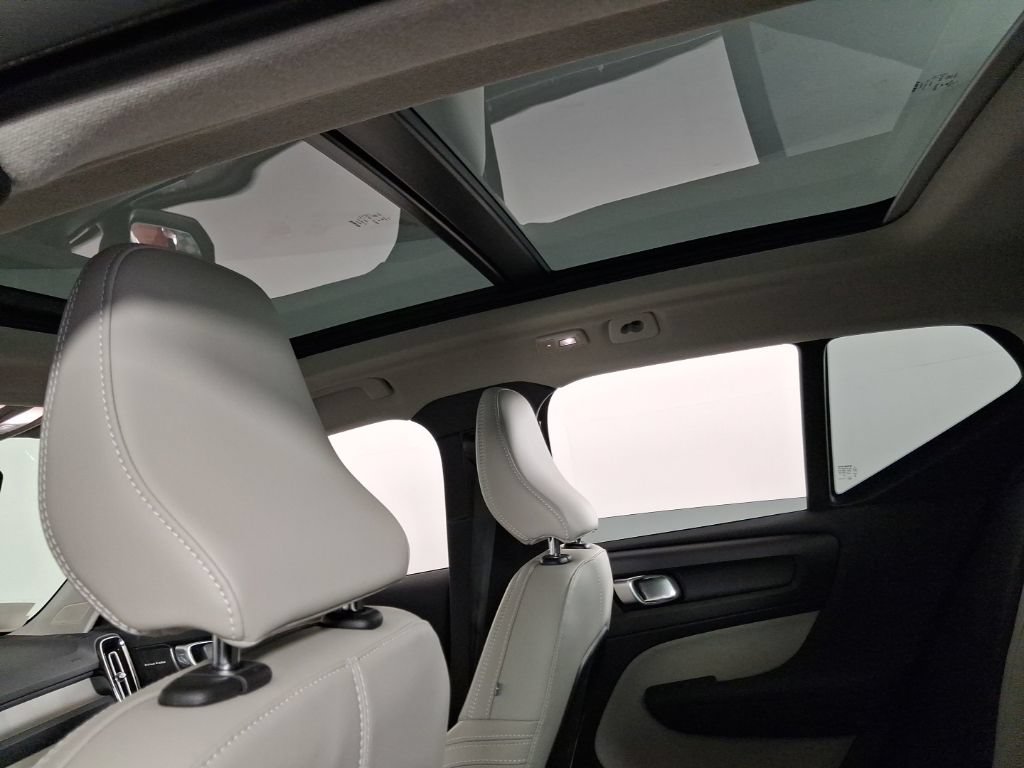Certified 2023 Volvo XC40 B5 Ultimate w/ Climate Package AWD/4WD image 17