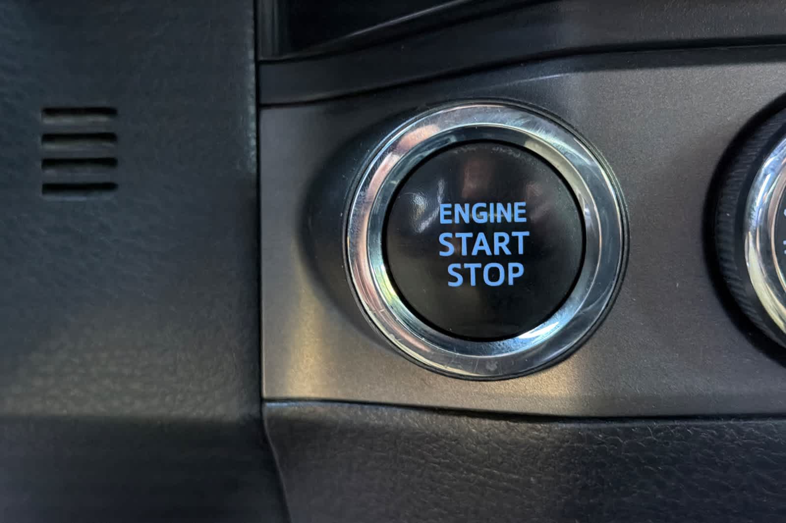 Used 2016 Toyota Tacoma TRD Off-Road w/ Premium & Technology Package AWD/4WD image 24