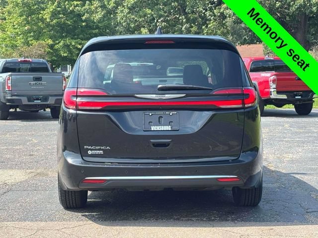 Used 2023 Chrysler Pacifica Touring-L FWD image 37