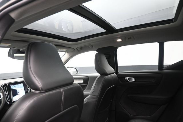 Used 2023 Volvo XC40 B4 Ultimate FWD image 12
