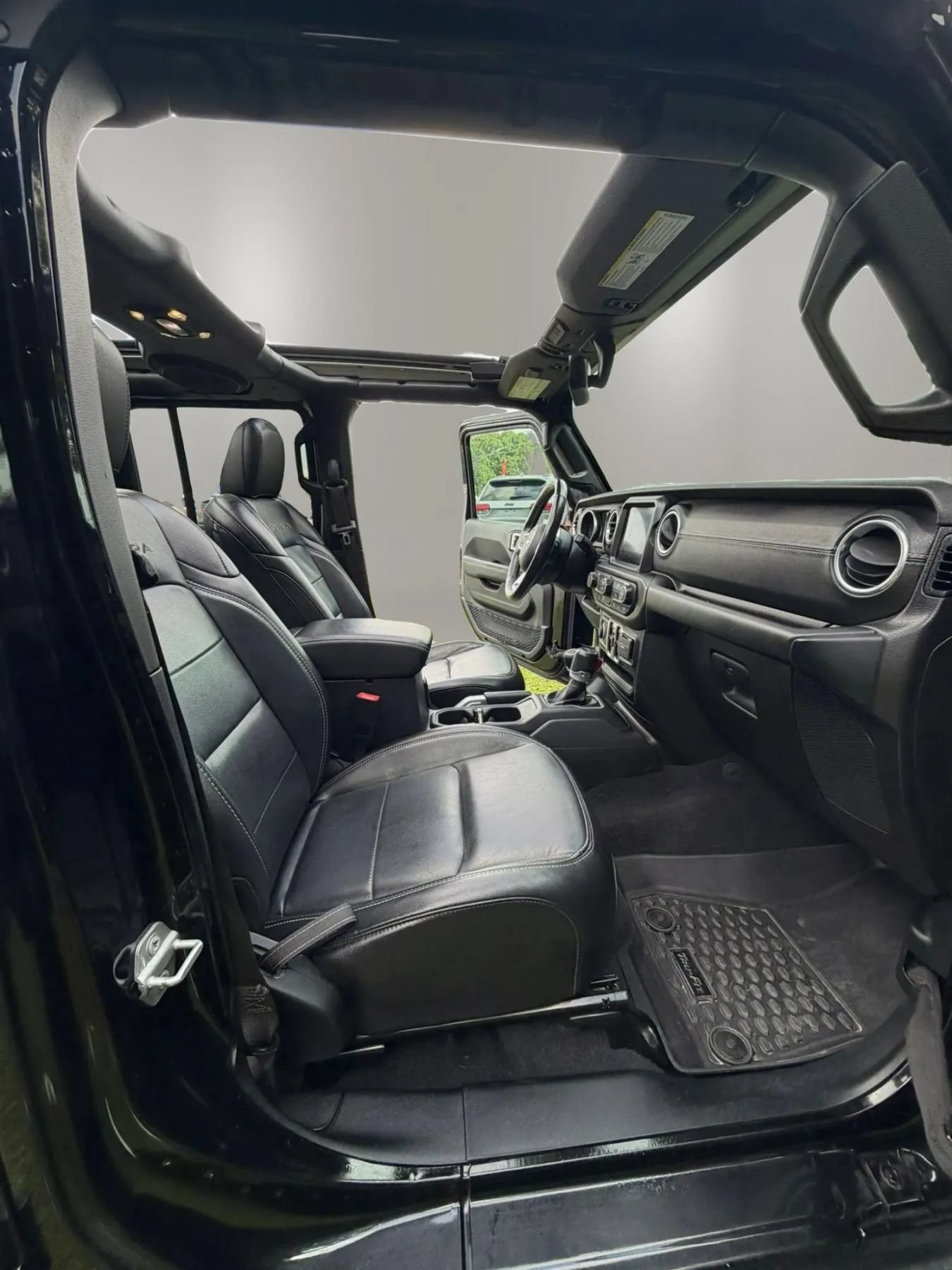 Used 2019 Jeep Wrangler Unlimited Sahara AWD/4WD image 10
