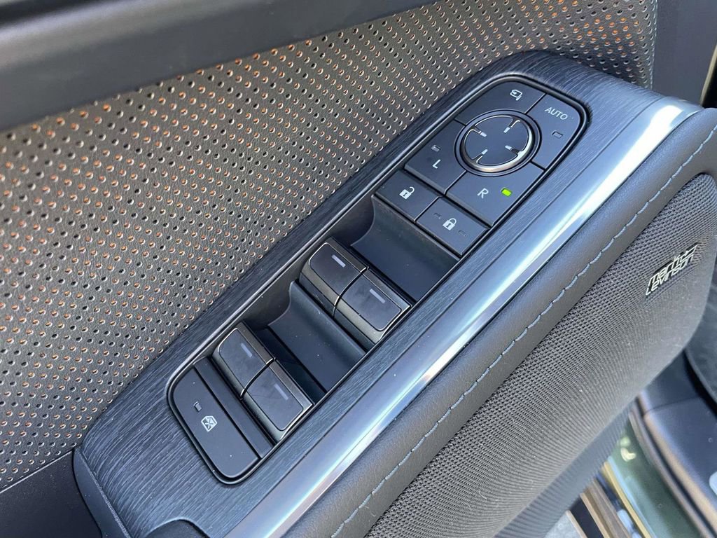 Used 2024 Lexus GX 550 w/ Accessory Package (2T) image 12