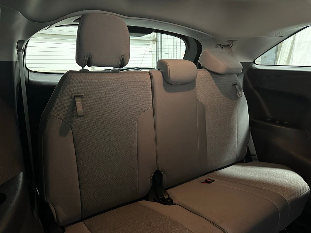 Used 2025 Toyota Sienna LE image 57