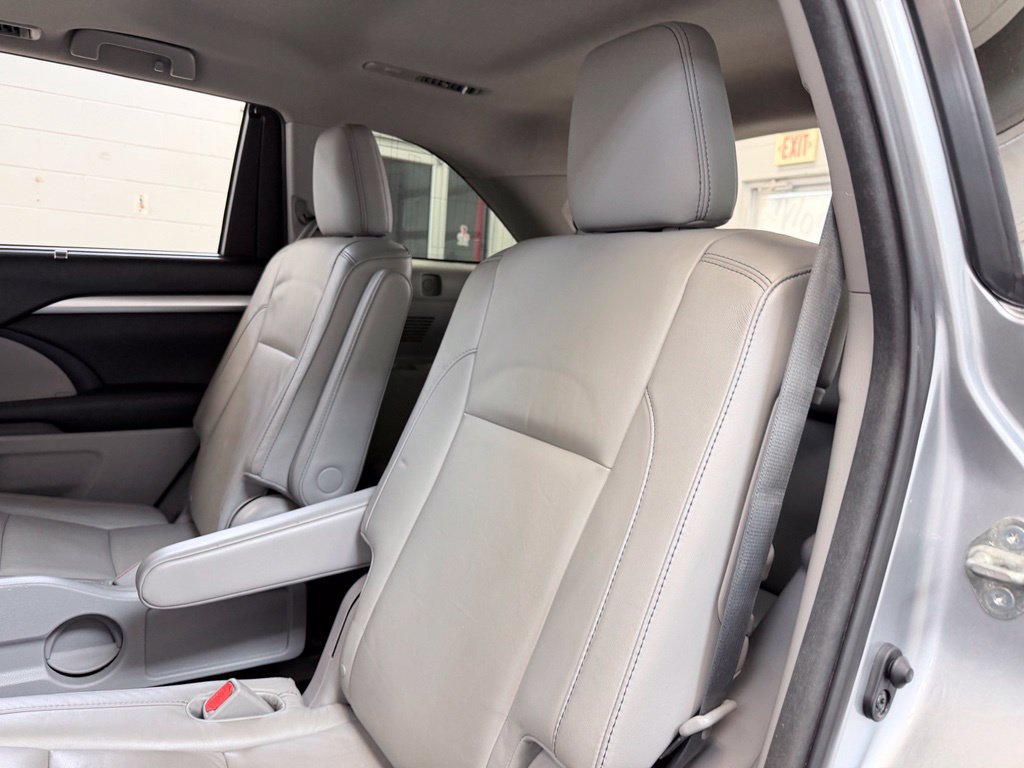 Used 2015 Toyota Highlander XLE AWD/4WD image 23