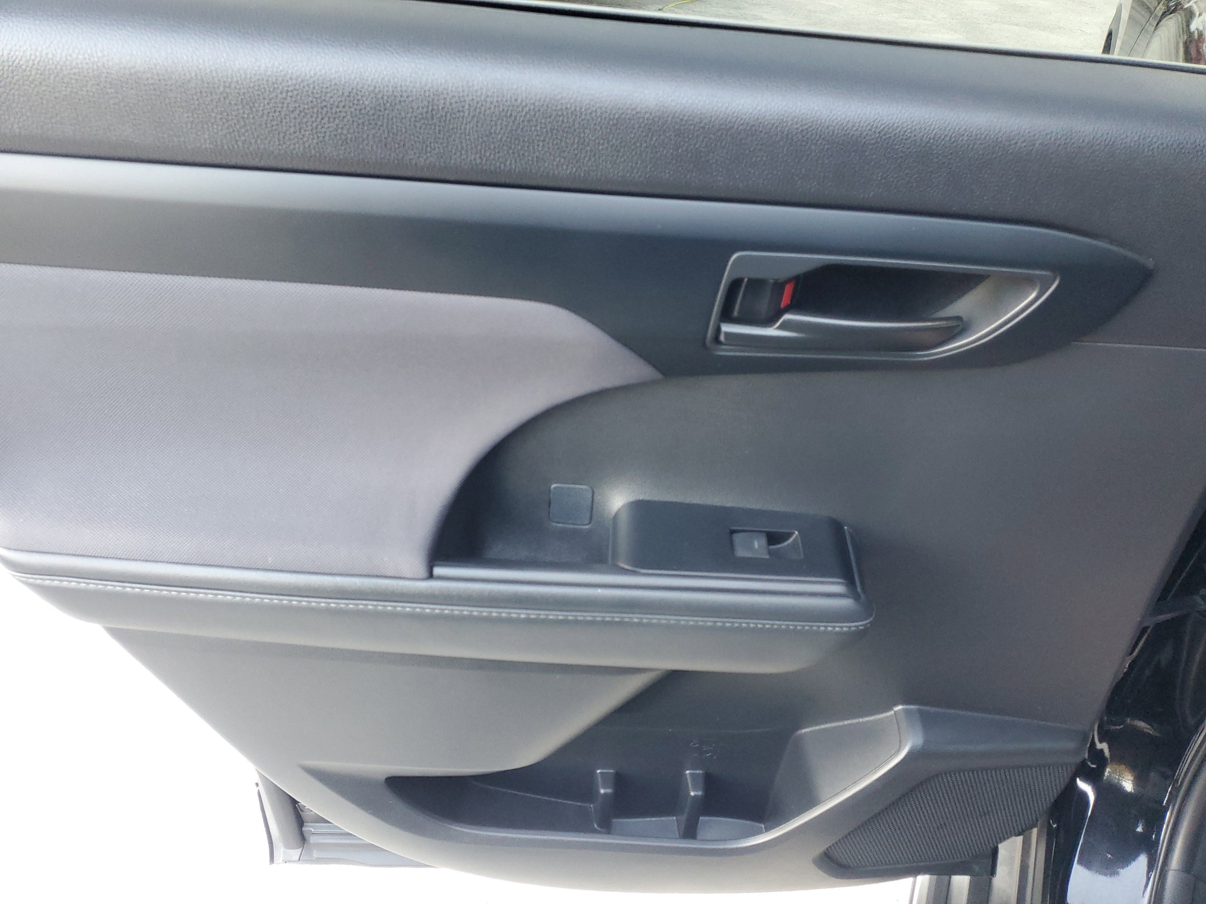 Used 2023 Toyota Highlander LE image 16