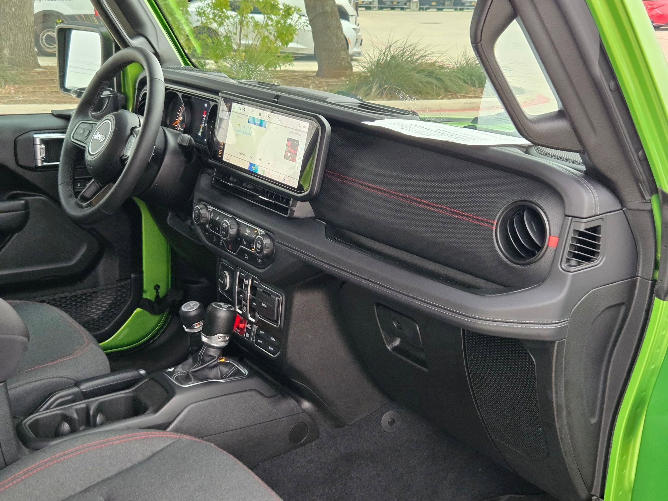 Used 2025 Jeep Wrangler Unlimited Rubicon w/ XTREMEE 35" Tire Package image 30