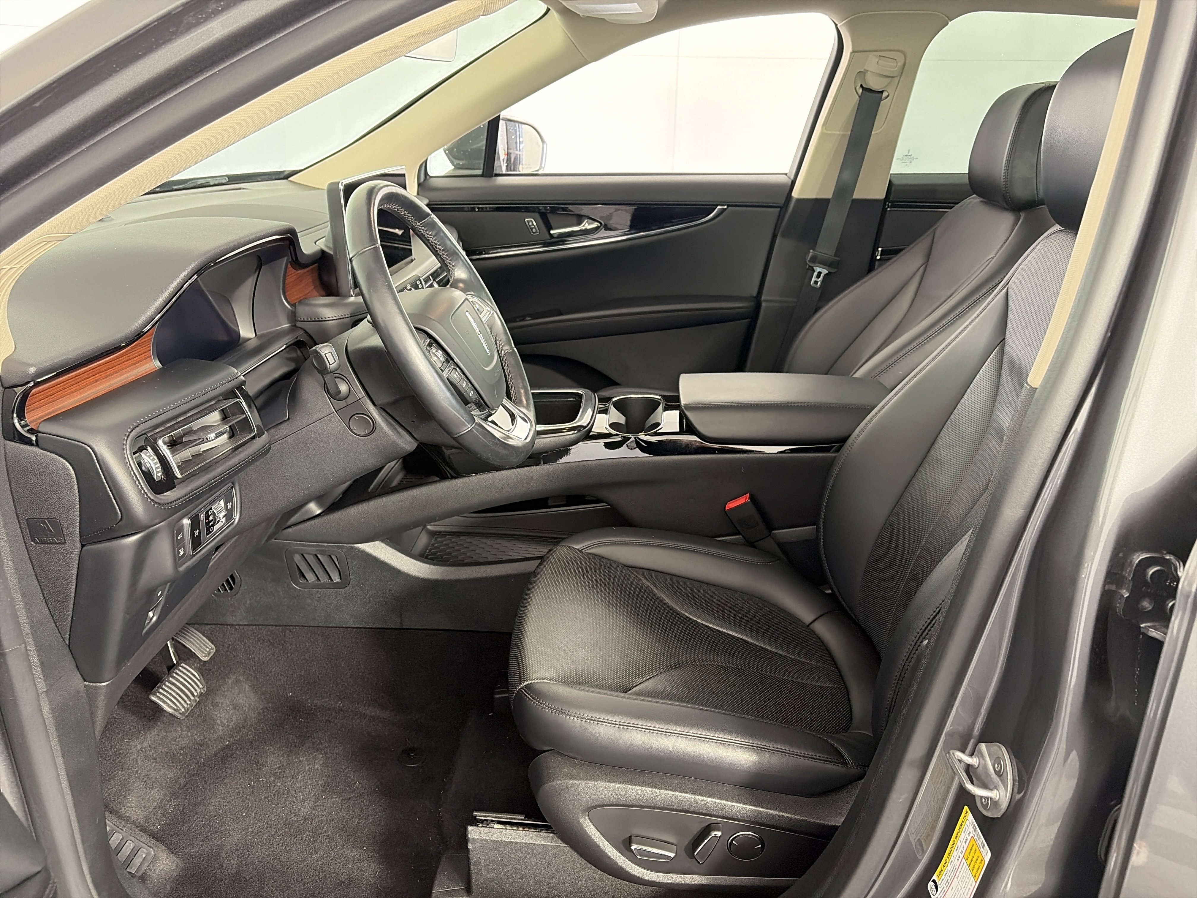 Used 2022 Lincoln Nautilus Reserve AWD/4WD image 6