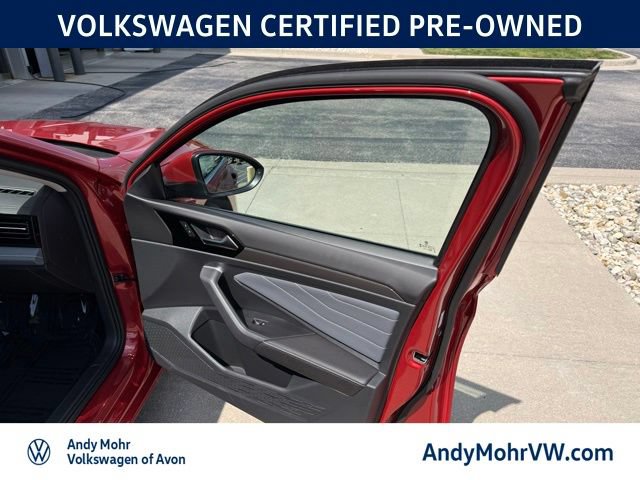 Used 2025 Volkswagen Jetta SEL FWD image 16