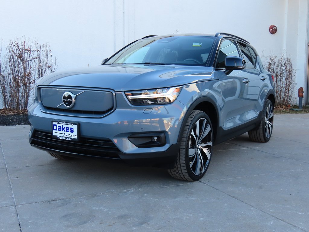 Used 2021 Volvo XC40 P8 Recharge image 3