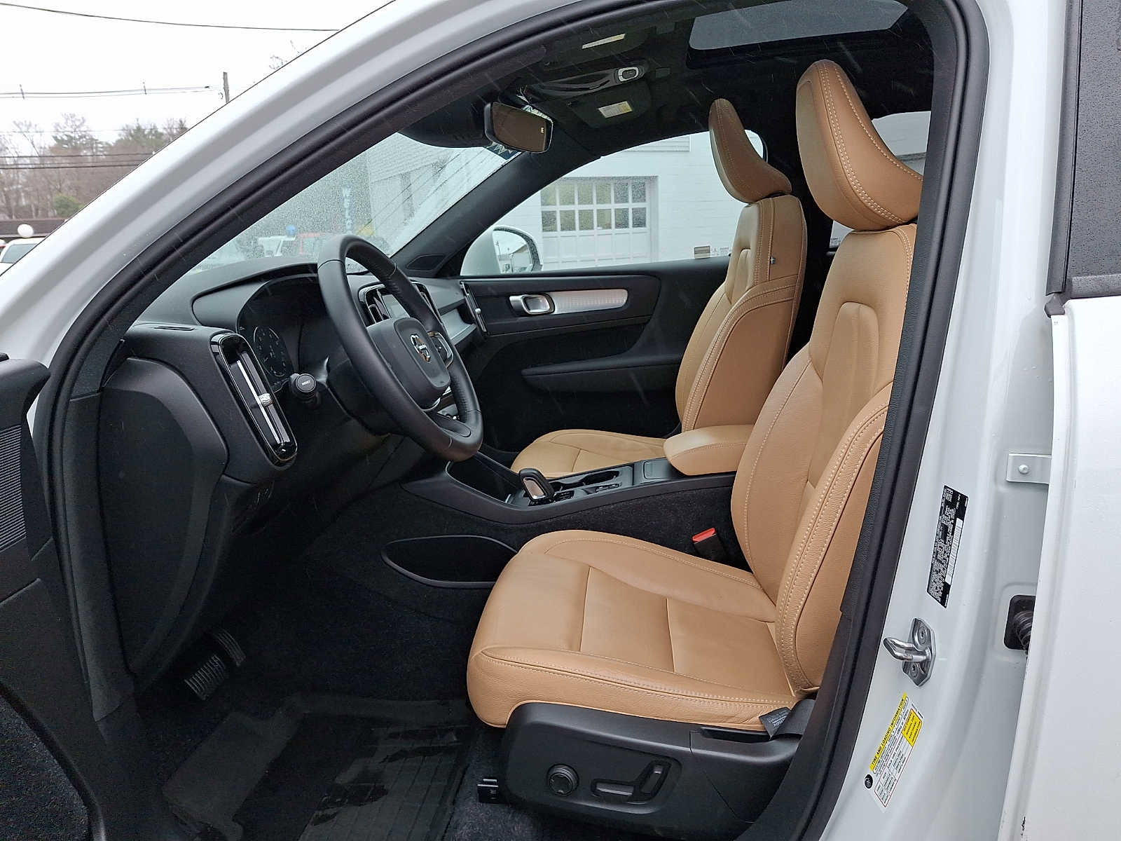 Used 2020 Volvo XC40 T5 Momentum image 13