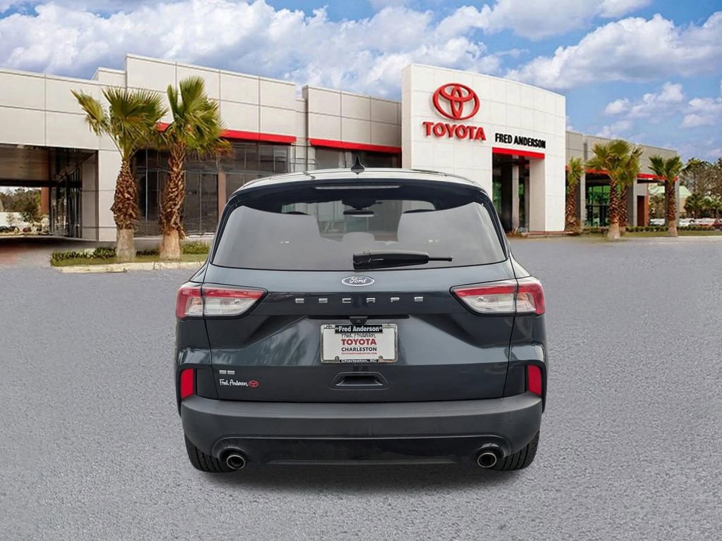 Used 2022 Ford Escape SE w/ SE Sport Appearance Package image 5