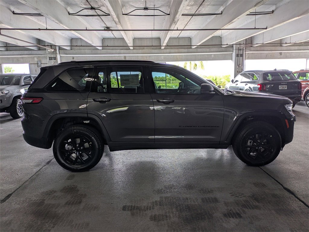 New 2025 Jeep Grand Cherokee Altitude image 4