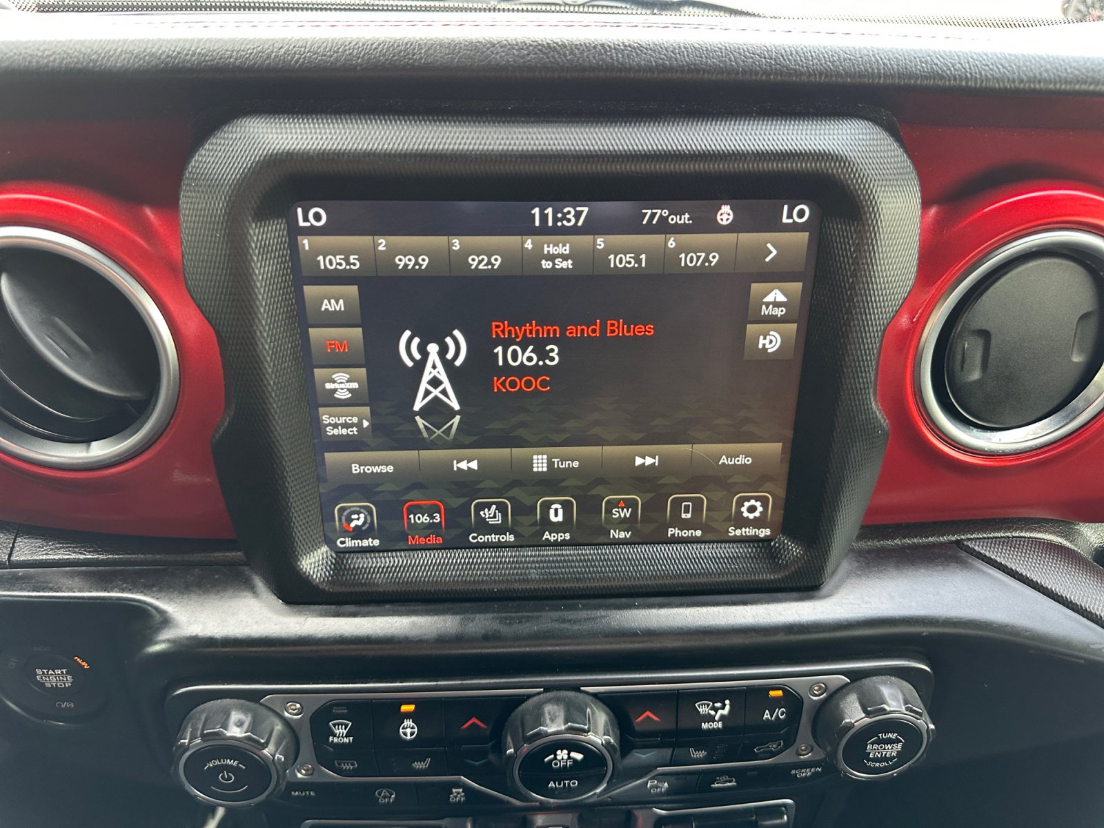 Used 2022 Jeep Gladiator Rubicon w/ LED Lighting Group AWD/4WD image 16