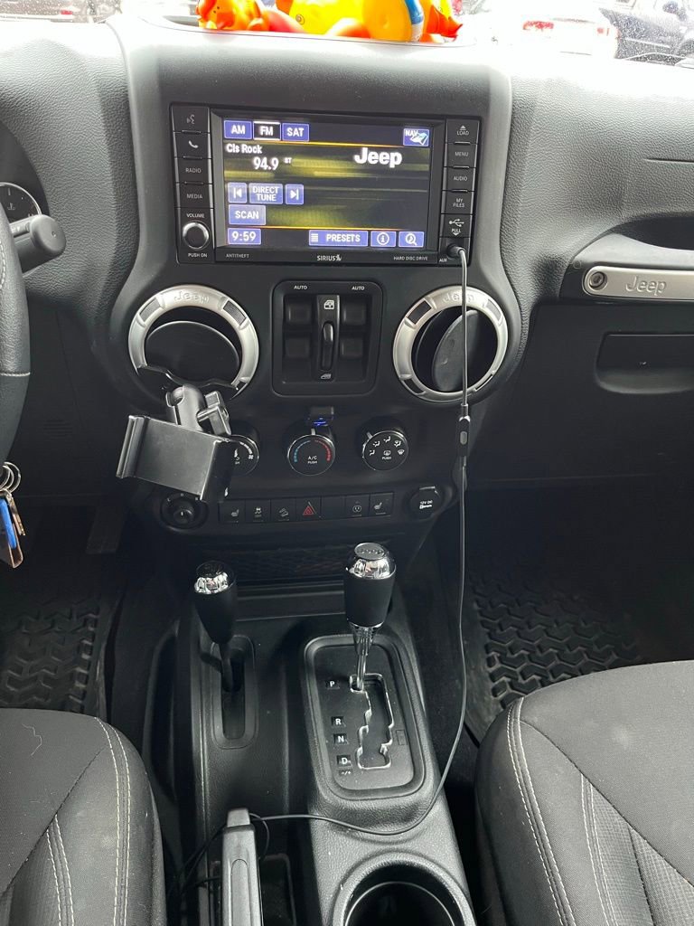 Used 2018 Jeep Wrangler Unlimited Sahara w/ Trailer Tow Group AWD/4WD image 12