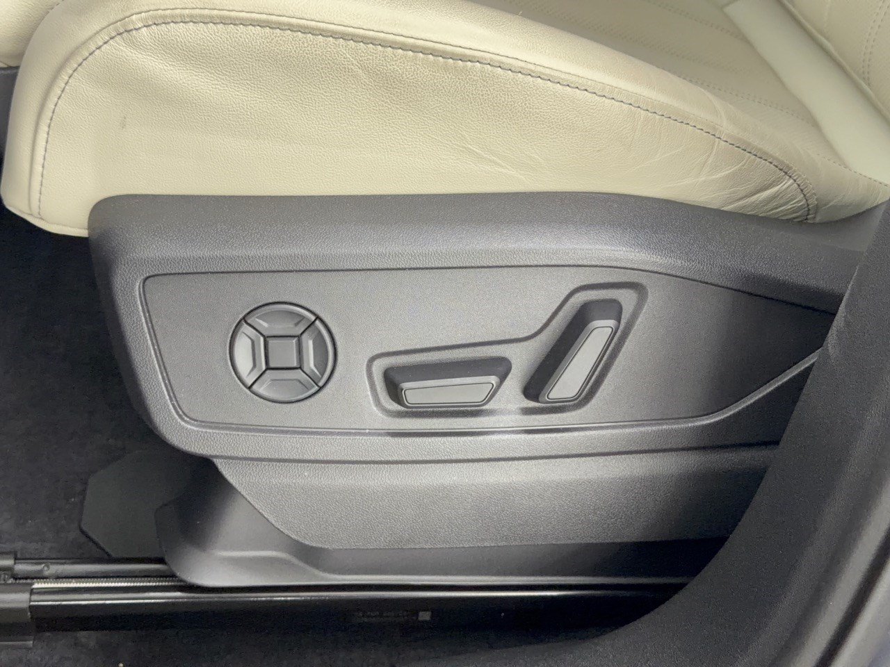 Used 2025 Audi Q5 Prestige AWD/4WD image 16