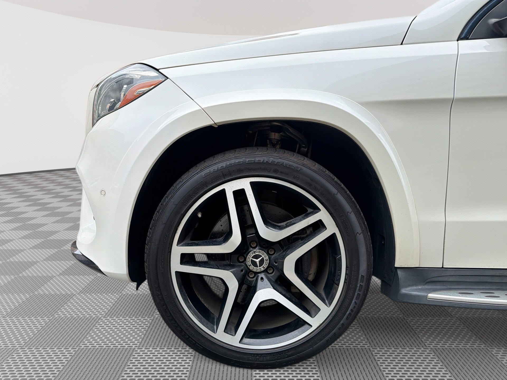Used 2017 Mercedes-Benz GLS 550 4MATIC w/ Night Package image 19